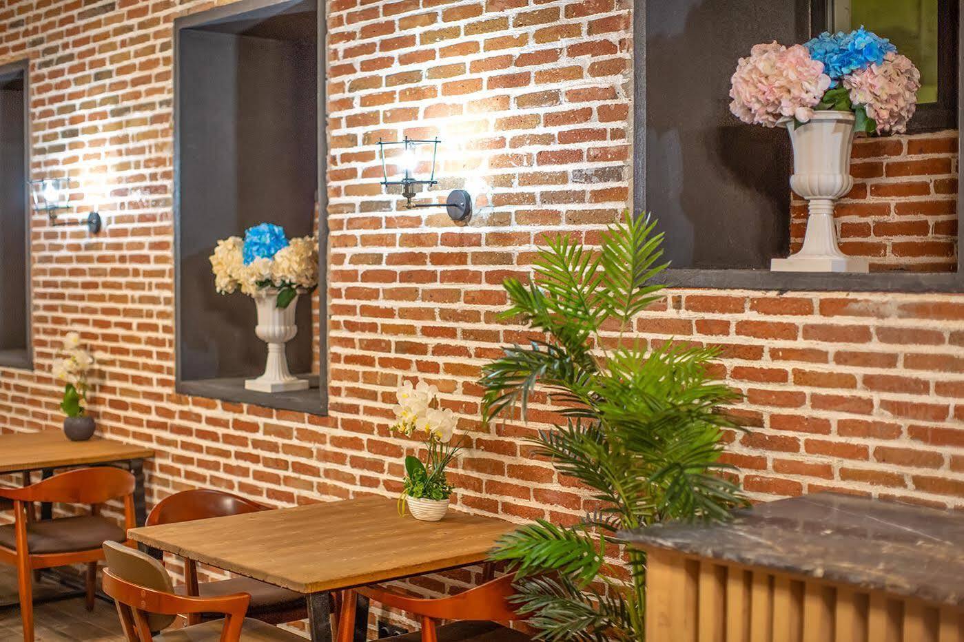 Royal Inn Тбилиси Екстериор снимка